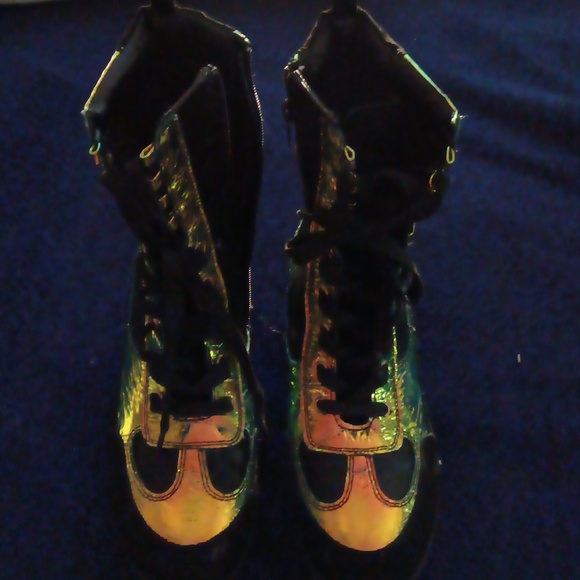 BAMBOO Shoes - BAMBOO Iridescent Lace-Up Boots